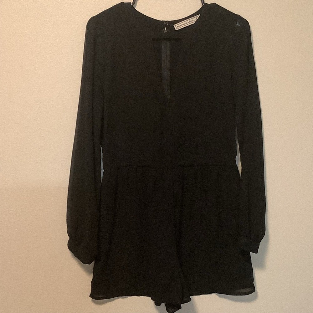 Abercrombie & Fitch Black Long Sleeve Romper V-Neck Keyhole Size 6 - Picture 2 of 12